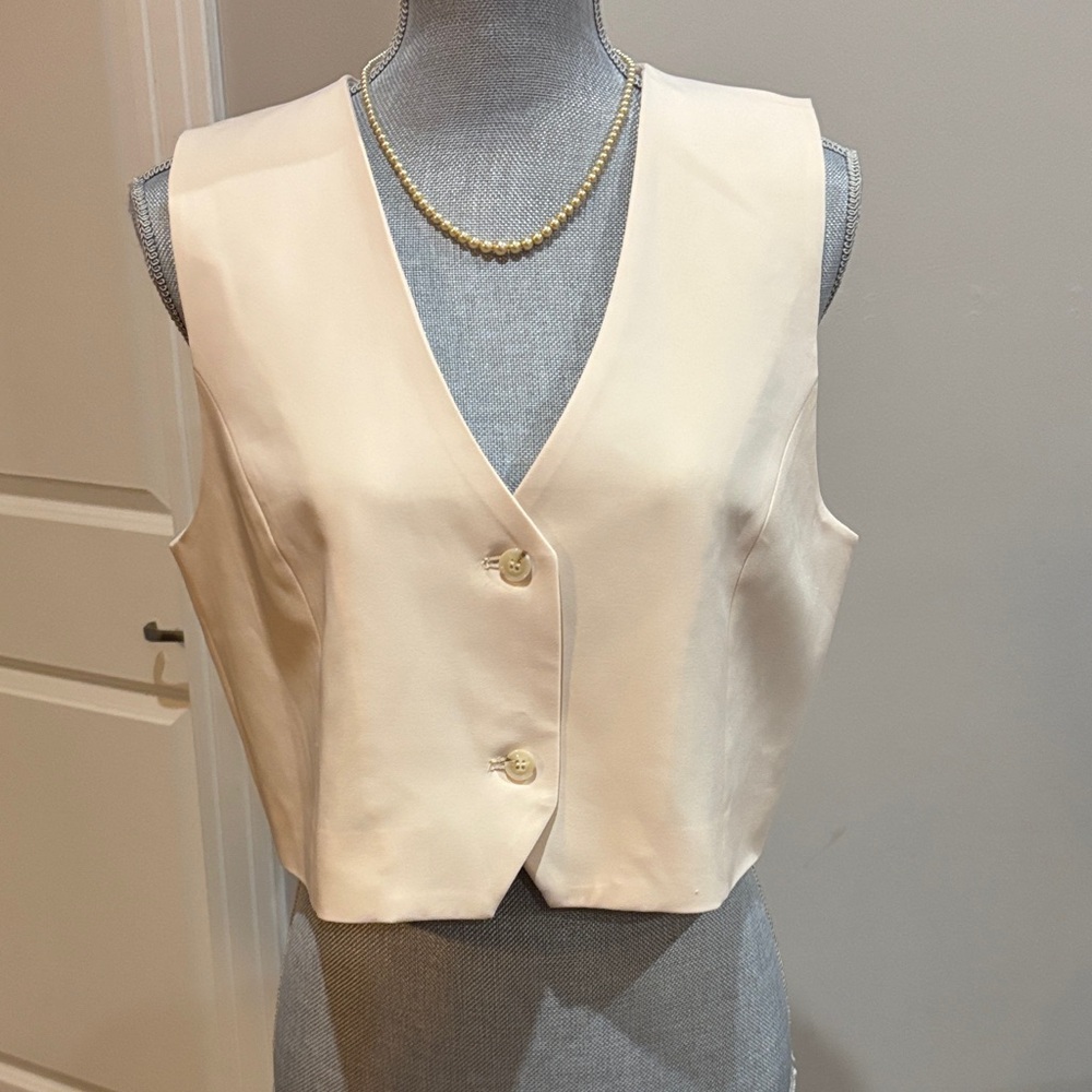 AVEC LES FILLES Cream Sleeveless cropped Buttoned Vest SZIE L